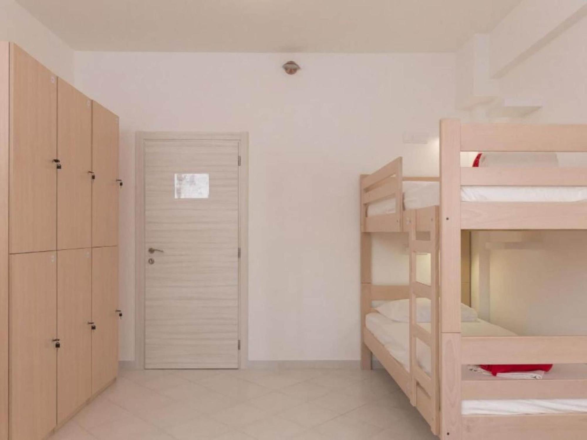 Free Bird - Bed In Seven Bed Mixed 1 Holiday home *